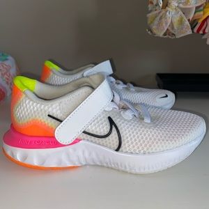 NEW- Girls 11c Nike Renew sneakers